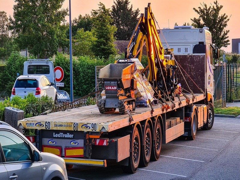 how to properly secure a load on a flatbed